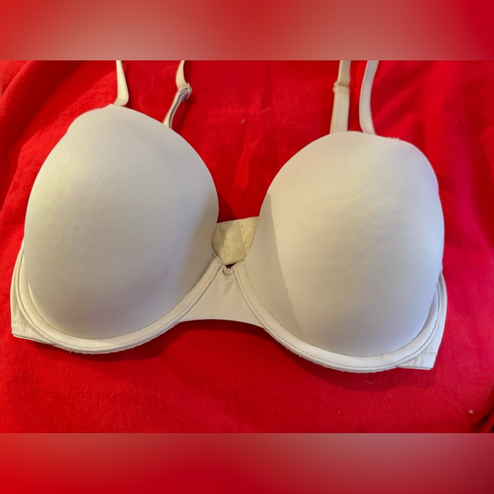 Victoria secret, beige bra underwire wear everything light size 34 DD